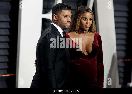 Beverly Hills, la California. 26 Febbraio, 2017. Russell Wilson e Ciara frequentare il 2017 Vanity Fair Oscar Party hosted by Graydon Carter a Wallis Annenberg Center for the Performing Arts nel febbraio 26, 2017 a Beverly Hills, la California. | Verwendung weltweit/picture alliance Credit: dpa/Alamy Live News Foto Stock