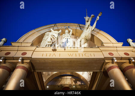 Esterno il grand ingresso per Intu Great Hall Orient, Trafford Centre al centro commerciale per lo shopping center complex Dunplington, Manchester, Inghilterra, Regno Unito. Foto Stock