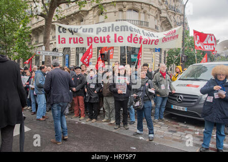 Lutte Ouvrière - manifestazione a Parigi contro il "diritto del lavoro - El Khomri' Foto Stock