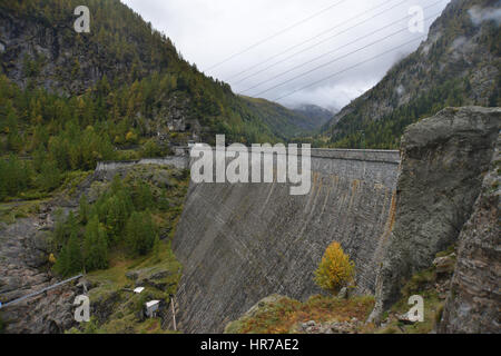 Val d'Ossola, Valle Antrona, diga del Lago Cingino Foto Stock