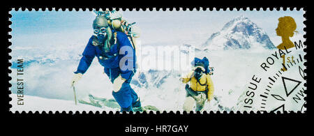 Regno Unito - circa 2003: un usato francobollo stampato in Gran Bretagna celebrano gli Esploratori britannici che mostra i membri del 1953 Everest Team Foto Stock