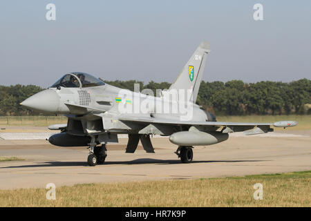 La RAF Typhoon che era il primo jet da missioni volato durante l'operazione Ellamy, nel Regno Unito la distribuzione della campagna libica nel 2011. Foto Stock