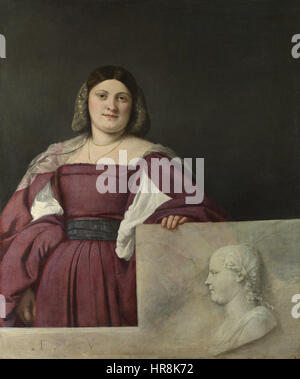 Il "Ritratto di signora" di Tiziano ("la Schiavona") è un rinomato esempio di ritrattistica rinascimentale veneziana, raffigurante una donna in un ricco abbigliamento con una presenza dominante. Il dipinto mostra la maestria di Tiziano nel catturare la figura umana e le complesse texture del tessuto, sottolineando l'eleganza e la forza del soggetto. Foto Stock