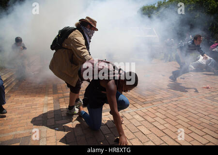 Su tutto il territorio nazionale sudafricano protesta degli studenti per l istruzione gratuita. Utilizzando il #feesmustfall slogan. Ottobre 2017 a ingegno University Foto Stock