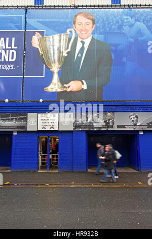 Murale gigante di Howard Kendall ex Everton player e manager presso la Gwladys Street, alla fine di Everton Calcio Club stadium di Liverpool Regno Unito Foto Stock