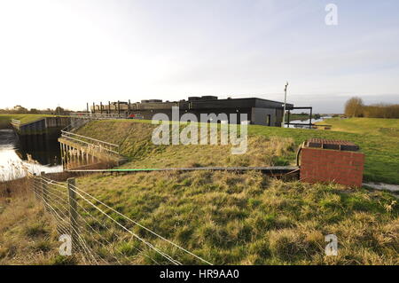 St tedeschi la stazione di pompaggio, livello medio di scarico principale, Wiggenhall St tedeschi, NORFOLK REGNO UNITO Foto Stock