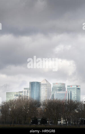 Canary Wharf, Londra, uno della città due centri finanziari. Foto Stock