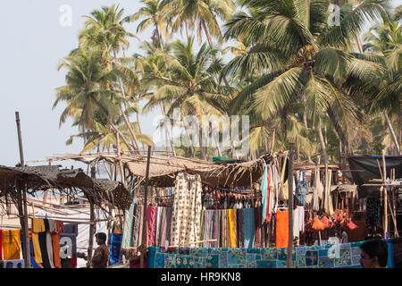 Famoso,weekly,Mercoledì,hippy,hippie,flea,mercato,Anjuna,a,tropical,paradise,Anjuna,Beach,Goa,l'India,indiana, Asia, Foto Stock