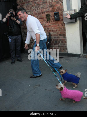 Simon Cowell arriva per la Gran Bretagna è Got Talent auditions al London Palladium su 28 Gen 2017 Foto Stock