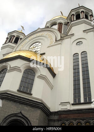 La Chiesa sul sangue in onore di Tutti i Santi Respendent in terra russa costruito sul sito dove lo zar Nicola II e la sua famiglia sono stati ripresi dall'B Foto Stock