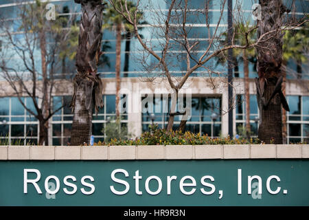 Un logo segno al di fuori della sede di Ross memorizza, Inc., a Dublino, in California, il 18 febbraio 2017. Foto Stock