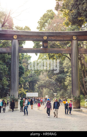 TOKYO, Giappone - 31 Marzo: ingresso a Meiji-jingu tempio nel centro di Tokyo, Giappone. Foto Stock