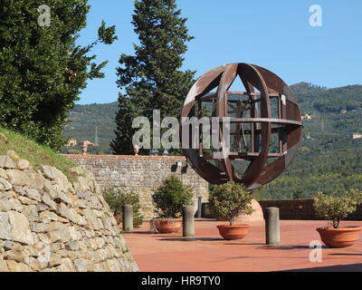 Leonardo da Vinci uomo della scultura in piazza a Vinci, Toscana, Italia Foto Stock