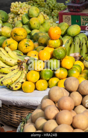 Mele, frutta,a,mattina,street,mercato,Calcutta,Kolkata,West Bengala,,West Bengal,l'India,Indian,Asia,asiatica, Foto Stock