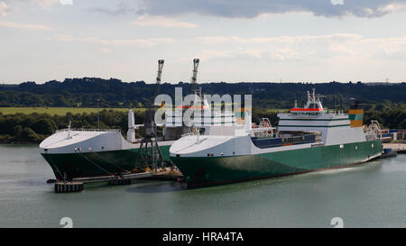 Le navi ro-ro di caricamento Foto Stock