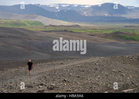 La vista dalla cima del cratere del vulcano Hverfjall, Islanda. Foto Stock