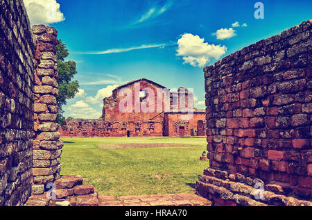 TRINIDAD DE PARANA JEZIUTES rovine, Encarnacion, Paraguay - Nov 27, 2014: Rovine del gesuita Guarani riduzione La Santísima Trinidad de Paraná e Jes Foto Stock