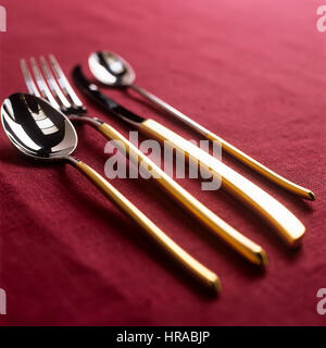 Oro e argento posate. Foto Stock