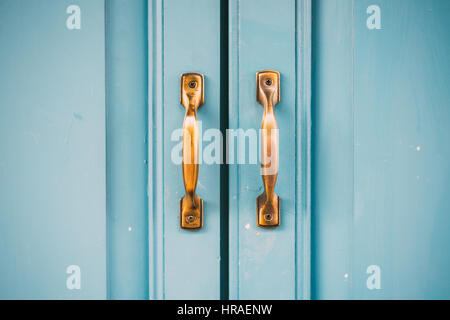 Chiuso vintage maniglia sulla porta di legno. Foto Stock