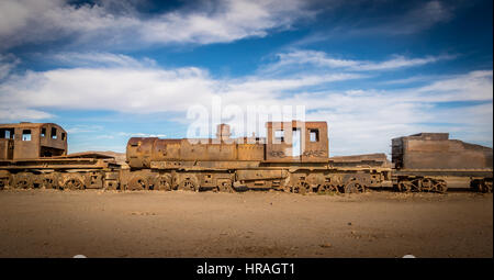 Abbandonato il vecchio arrugginito in treno in treno cimitero, Bolivia Foto Stock