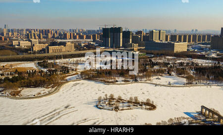 Changchun. 28 Feb, 2017. Foto aeree prese il 28 febbraio, 2017 mostra il Changchun mondo Sculpture Park in Changchun, capitale del nord-est della Cina di provincia di Jilin. Il mondo di Changchun Sculpture Park è stato elencato come un cittadino AAAAA-rated punto panoramico di recente. Il parco ha 440 plus opere di scultura da un totale di 212 paesi e regioni. È stato ufficialmente aperto al pubblico nel 2003 e classificato come uno dei primi nazionale parchi chiave nel 2007. Credito: Xu Chang/Xinhua/Alamy Live News Foto Stock