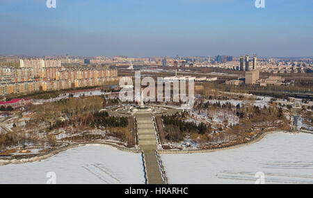 Changchun. 28 Feb, 2017. Foto aeree prese il 28 febbraio, 2017 mostra il Changchun mondo Sculpture Park in Changchun, capitale del nord-est della Cina di provincia di Jilin. Il mondo di Changchun Sculpture Park è stato elencato come un cittadino AAAAA-rated punto panoramico di recente. Il parco ha 440 plus opere di scultura da un totale di 212 paesi e regioni. È stato ufficialmente aperto al pubblico nel 2003 e classificato come uno dei primi nazionale parchi chiave nel 2007. Credito: Xu Chang/Xinhua/Alamy Live News Foto Stock