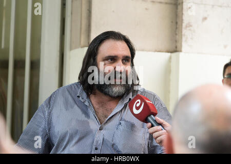 La Plata, Argentina. 28 Feb, 2017. Roberto Baradel parlando con la stampa. Credito: Federico Julien/Alamy Live News Foto Stock