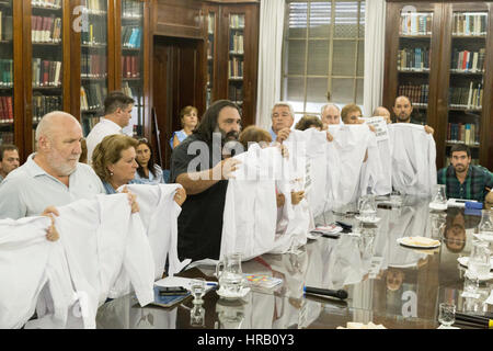 La Plata, Argentina. 28 Feb, 2017. Roberto Baradel e tutti i leader sindacali in occasione della riunione con il governo provinciale. Credito: Federico Julien/Alamy Live News Foto Stock