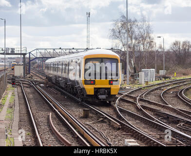 A sud est della stazione vicino Slade verde stazione ferroviaria, Kent, Regno Unito Inghilterra passa attraverso una giunzione Foto Stock