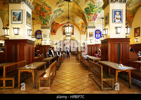 Monaco di Baviera, Germania - 20 Maggio 2016: interni di Hofbraeuhaus casa della birra di Monaco di Baviera Foto Stock
