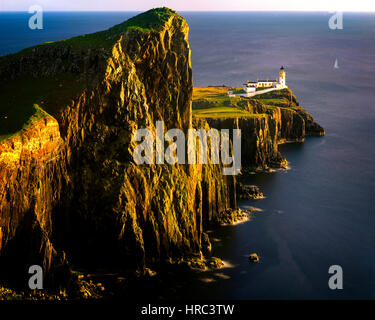 GB - Scozia: Neist Lighthouse sull'Isola di Skye Foto Stock