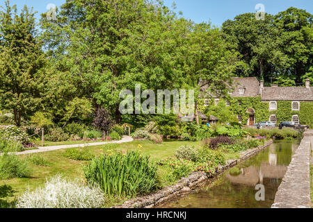 Cottage Weaver tradizionali a Bibury vicino a Cirencester, Inghilterra sudorientale Foto Stock