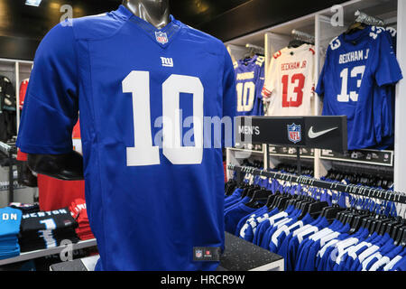 NFL di abbigliamento di marca Display, Modell il negozio di articoli sportivi interni, NYC Foto Stock