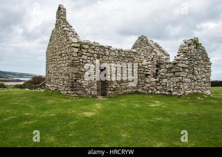 Capel lligwy, una cappella in rovina vicino a Rhos lligwy in Anglesey, Galles del nord Foto Stock