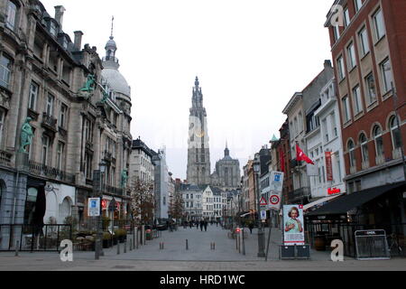 Cattedrale di Nostra Signora (Onze-lieve-vrouwekathedraal) visto da Suikerrui street, Anversa, Belgio. Foto Stock