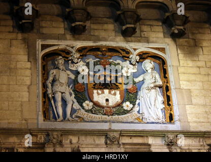 Stemma di Antwerpen a Het Steen, fortezza medioevale nel centro storico di Antwerp, Belgio lungo il fiume Schelda Foto Stock