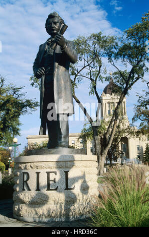 Louis Riel statua che si trova nella parte anteriore della legislatura della Manitoba, Winnipeg, Manitoba, Canada Foto Stock