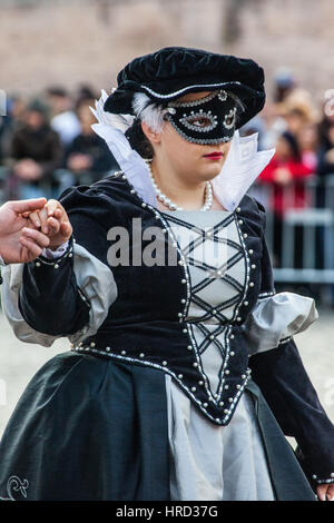 Immagini del carnevale romano, tenutasi in Piazza del Popolo a Roma, con lo spettacolo di il più grande spettacolo di cavalli in Europa,e Lancieri di Montebello Foto Stock