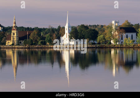 Tre chiese a Mahone Bay, Nova Scotia, Canada Foto Stock