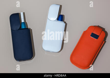 La nuova tecnologia di sigarette elettroniche, sistema di riscaldamento del tabacco di IQOS Foto stock - Alamy La nuova tecnologia di sigarette elettroniche, sistema di riscaldamento del tabacco di IQOS Foto stock - Alamy