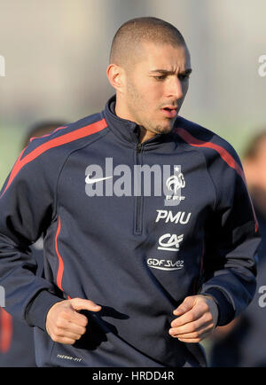 20110324: LUSSEMBURGO, LUSSEMBURGO : Francese National Soccer team di giocatori Karim Benzema durante una sessione di formazione al Sima Barthel Stadium, in Luxembo Foto Stock