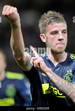Ajax Amsterdam-player Toby Alderweireld celebra un obiettivo con i tuoi compagni di squadra durante la UEFA Champions League Group G soccer match tra AJ Auxerre e Foto Stock