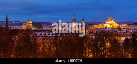 Panorama di Olomouc di notte. Olomouc, Regione di Olomouc, Repubblica Ceca. Foto Stock