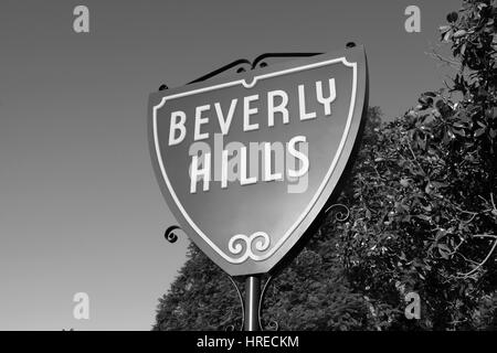 Beverly Hills, in California, Stati Uniti d'America - settembre, 4° 2010: la famosa Beverly Hills segno dello schermo in bianco e nero Foto Stock