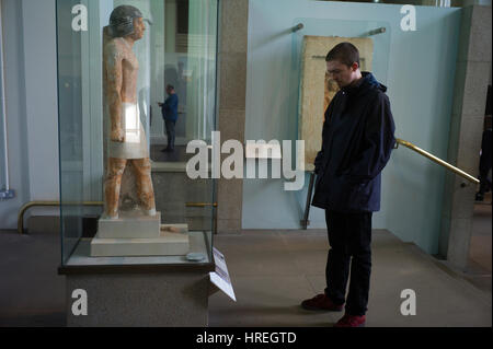 British Museum di Londra England Regno Unito. Feb 2017 Statua di Nenkhefetka, uno dei 12 staues dalla sua tomba Mastaba. Foto Stock