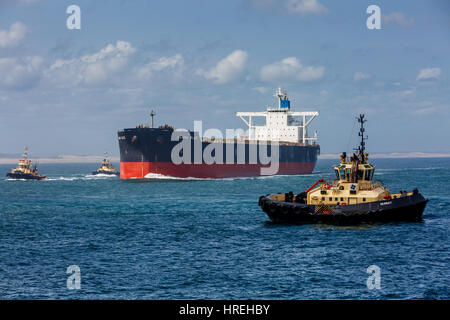 Portarinfuse Zamba Blue entrando nel porto di Newcastle nel Nuovo Galles del Sud, Australia Foto Stock