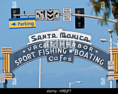 Santa Monica, California, Stati Uniti d'America - 26 Maggio 2012: Santa Monica Pier entrata segno. Foto Stock