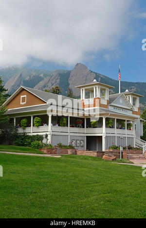 Sala da pranzo (Flatirons in background), Chautauqua Park, Boulder, Colorado, STATI UNITI D'AMERICA Foto Stock