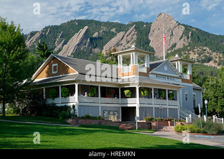 Sala da pranzo (Flatirons in background), Chautauqua Park, Boulder, Colorado, STATI UNITI D'AMERICA Foto Stock