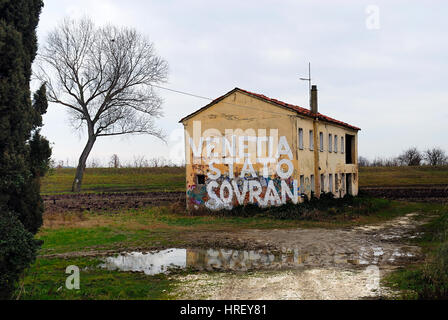Campagna Veneta, scritti Inneggiando alla secessione del Veneto dalla Repubblica italiana. Foto Stock